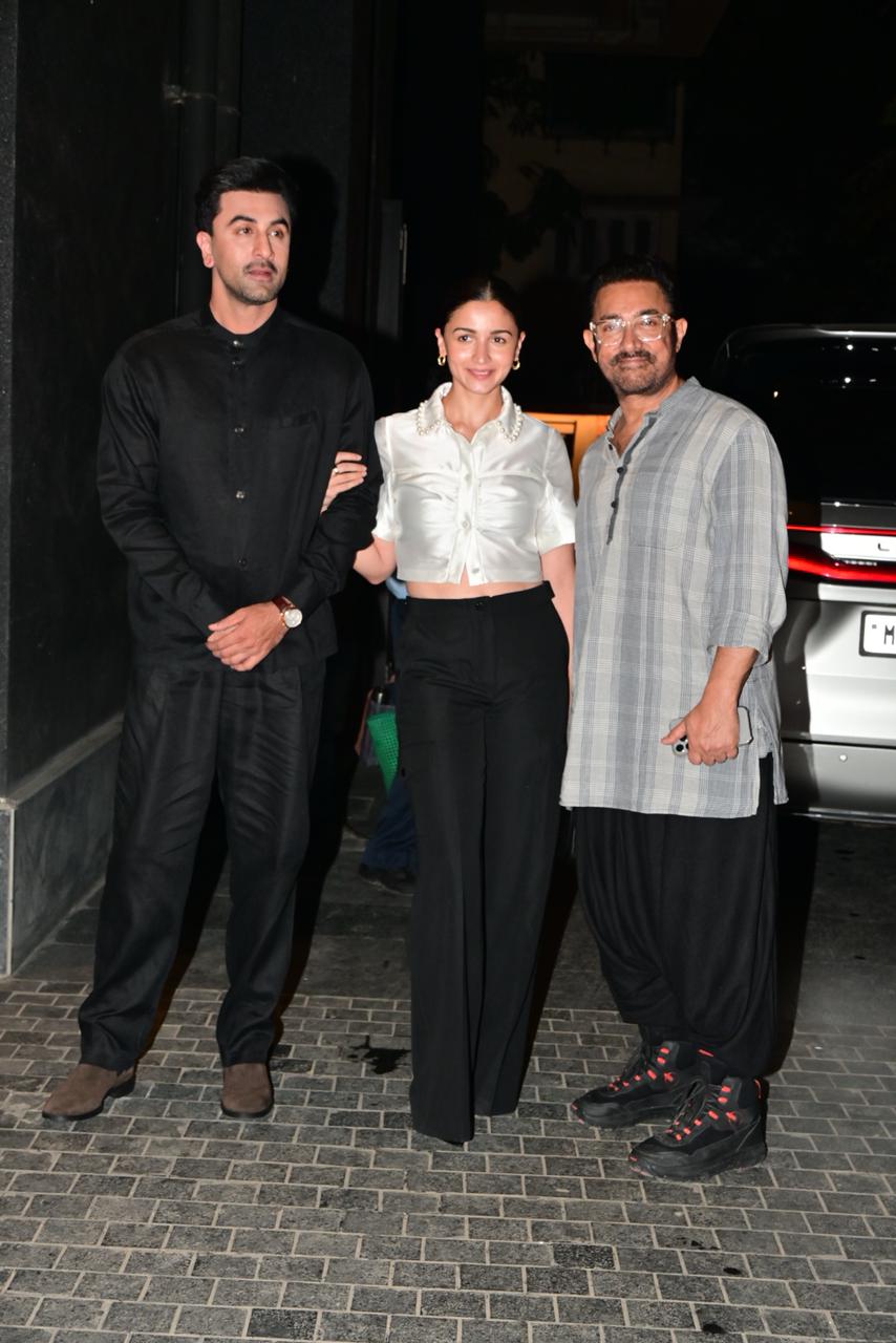 Ranbir Kapoor and Alia Bhatt posed together with Aamir Khan as they reached the special screening of Junaid and Khushi’s film